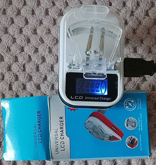 Универсальное зарядное для батарей телефонов