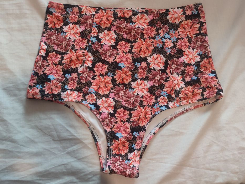Vários bikinis S e M