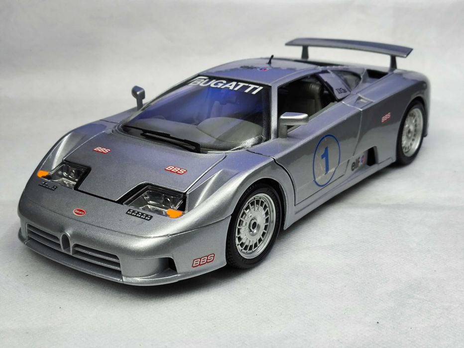 Модель Bugatti EB110 1/18 Bburago Italy