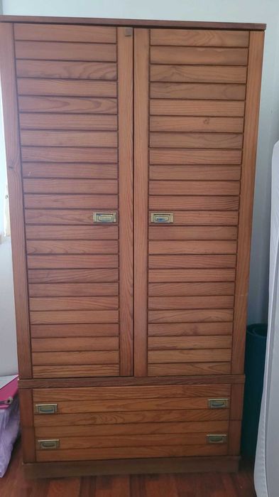 Mobília em pinho (4 móveis para quarto ou outra divisão)