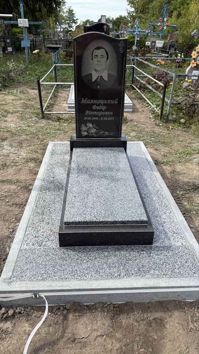 Памятники від 8000 грн