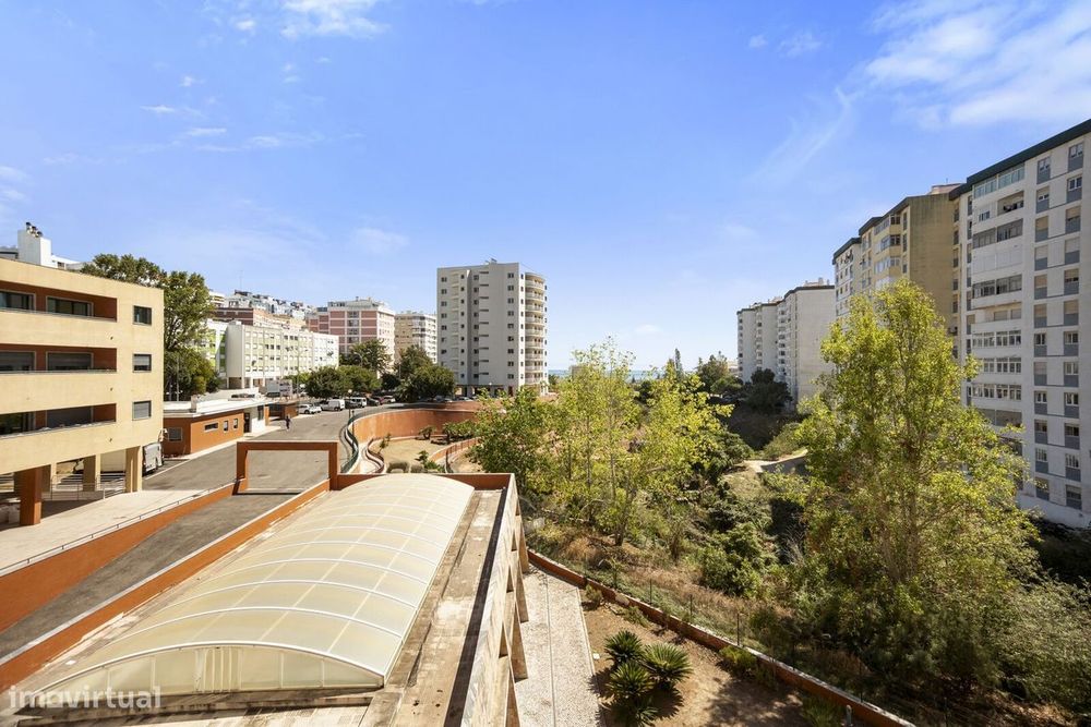 Apartamento T4 com jardim, Paço de Arcos, Oeiras