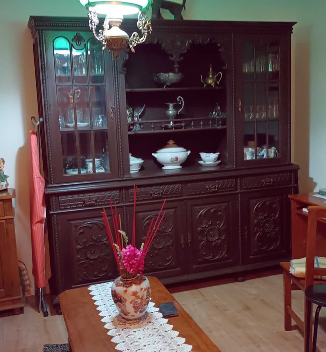 movel de sala e mesa +8 cadeiras tudo em muito estado