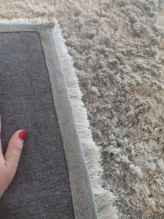 Carpetes pelo cinza