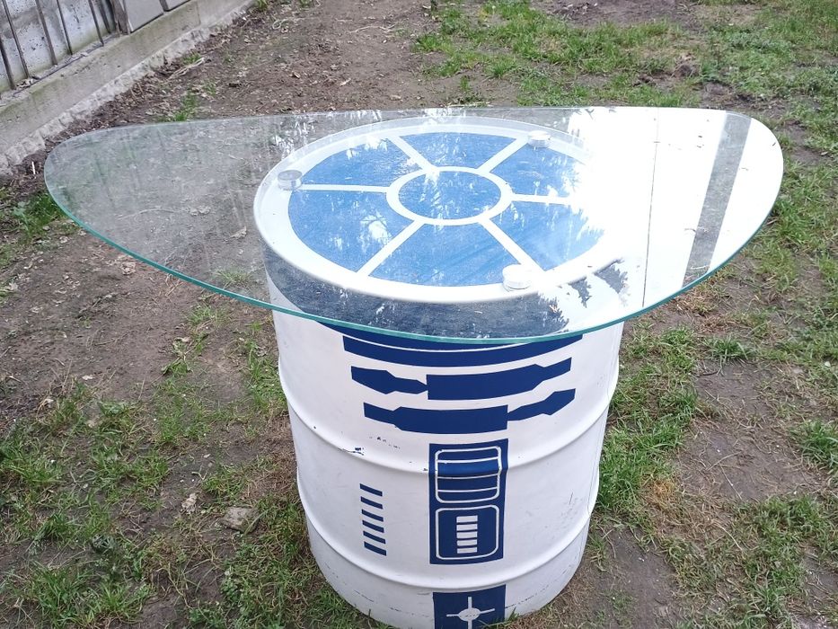 Stolik wykonany z beczki