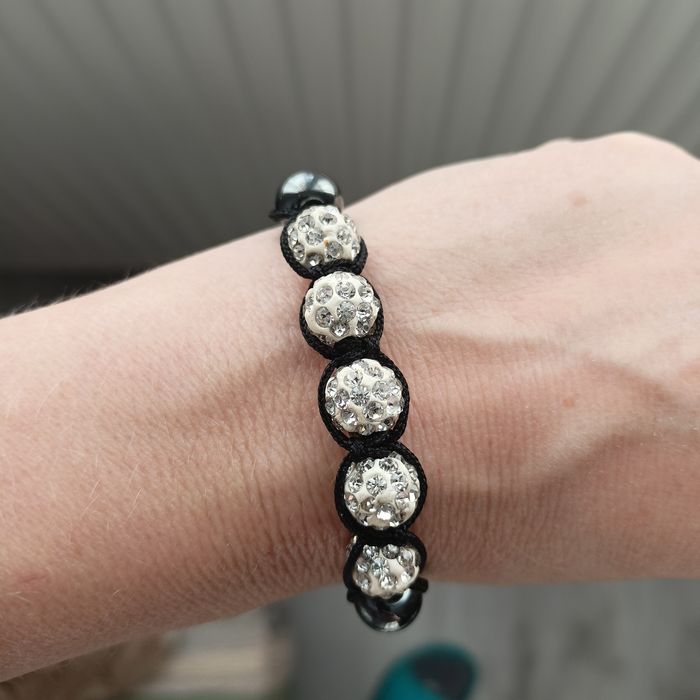 Bransoletka sznurkowa kule shamballa białe
