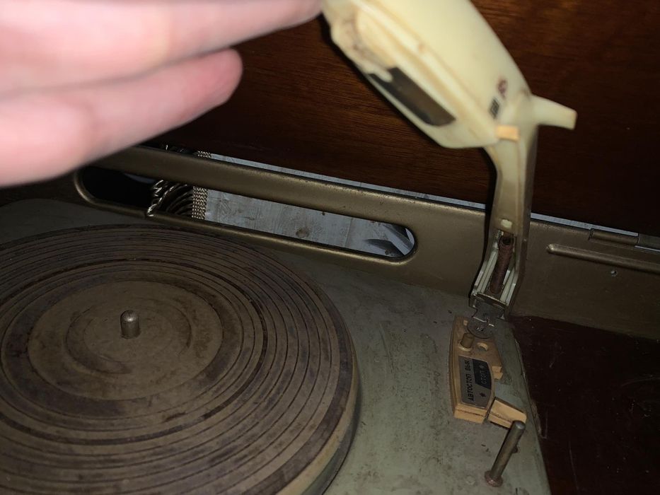 Продам радіолу стару