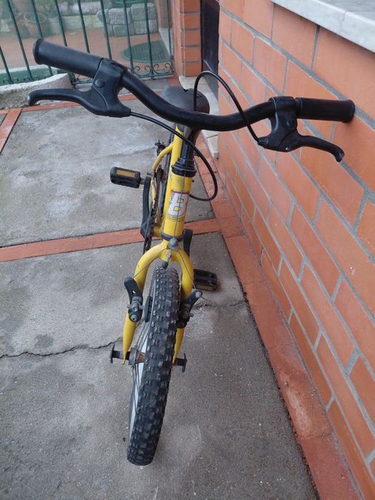 Bicicleta de criança a precisar de revisão geral completa 10€