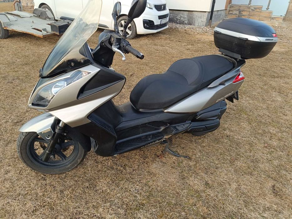 Maxi skuter Kymco Downtown 125. Rok 2011 przebieg 18tys. Z Niemiec
