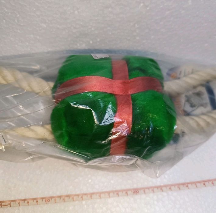 Brinquedo para cão com formato de presente marca Dogit