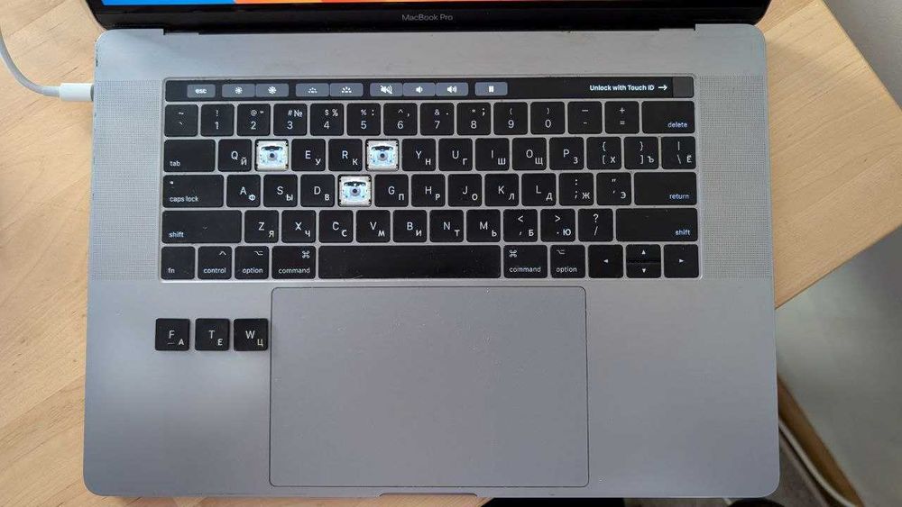 MacBook Pro 15" 2017 | i7 2.9 GHz | 16GB RAM | 500GB SSD