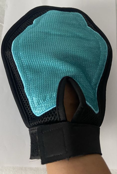 Luva para escovar gatos ou cães pequenos | sem uso