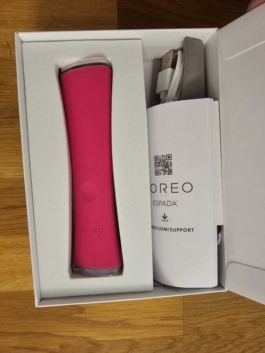 4. Foreo ESPADA - urządzenie na niedoskonałości z niebieskim światłem