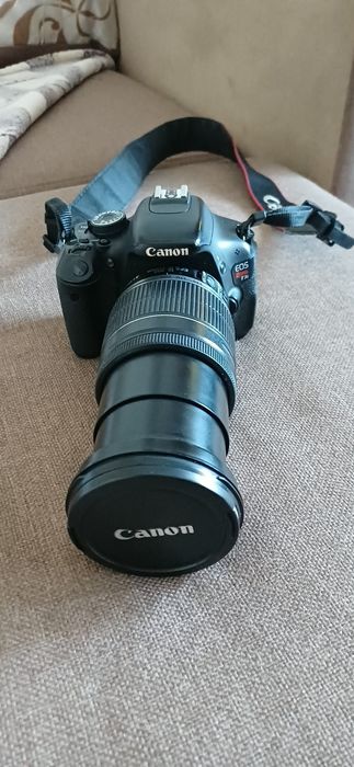 Canon EOS Rebel T3i з об'єктивом Canon EF-S 18-200mm