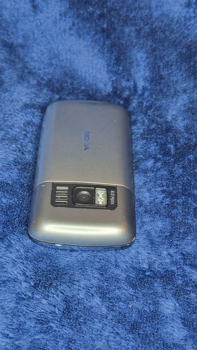 мобільний телефон Nokia C6-01