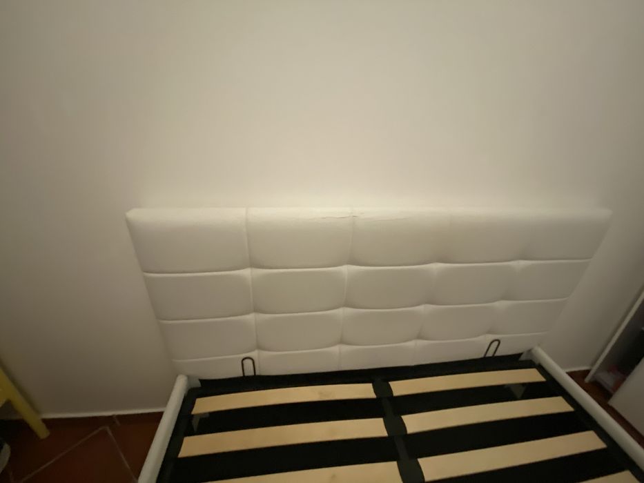 Cama casal com arrumação