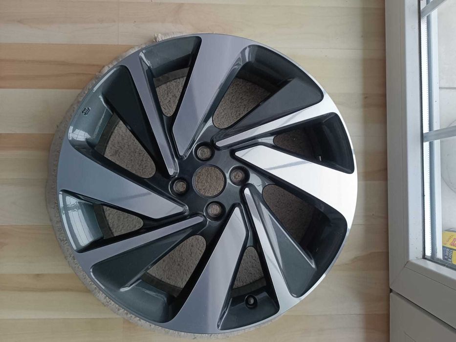 FELGA TOYOTA AYGO stan jak nowa R18 x 5J ET40