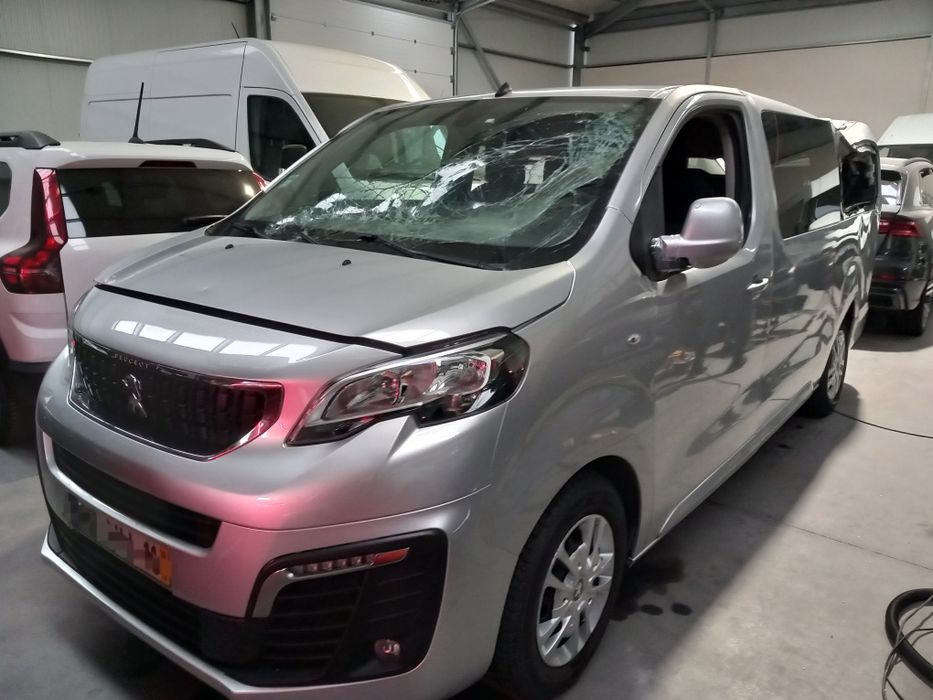 Peugeot Traveller  9 lugares