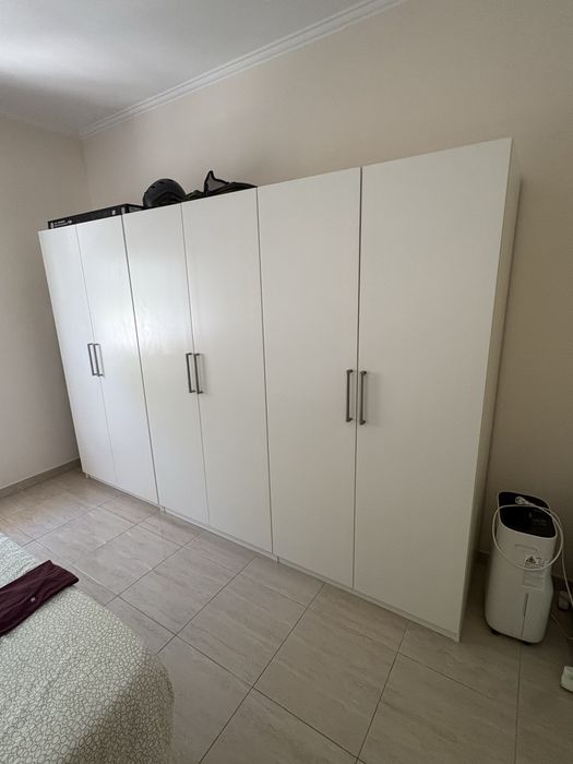 Roupeiro / Armario quarto, 3 modulos de 100x202x60 2 modulos com 3 gavetas + 1 sapateira + cabideiro, 1 modulo com arrumador calcas + cabideiro