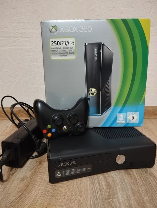 Продам приставку XBOX 360