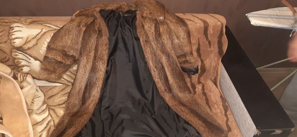 Продам шубу из нутрии