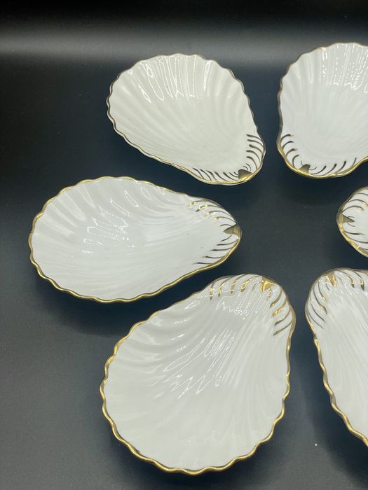 Lote de covilhetes em forma de concha em porcelana da Vista Alegre