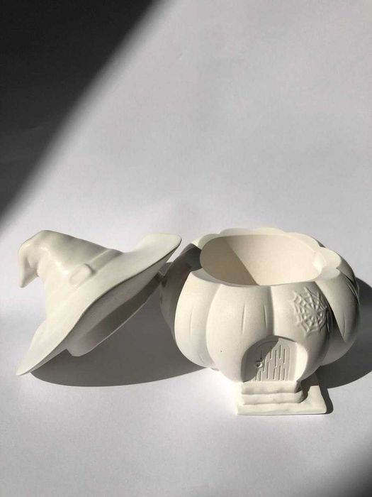 Гіпсове кашпо «Гарбуз зі шляпкою»