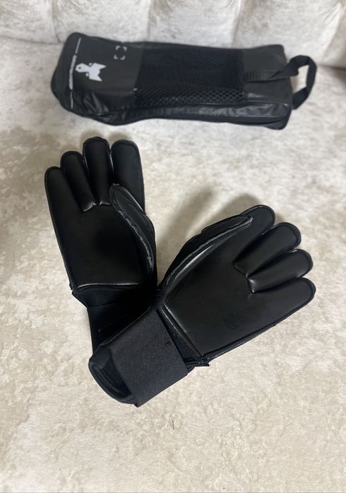 Футбольні воротарські рукавиці