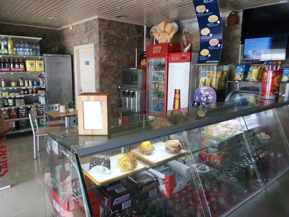 Vende Posto Combustivel, Café e Edificio