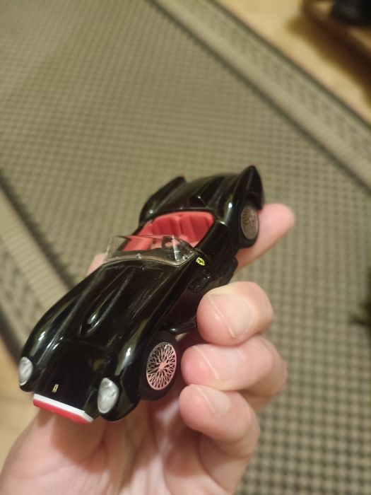 Моделька машинки Ferrari 250 Testa Rossa 1957 року.