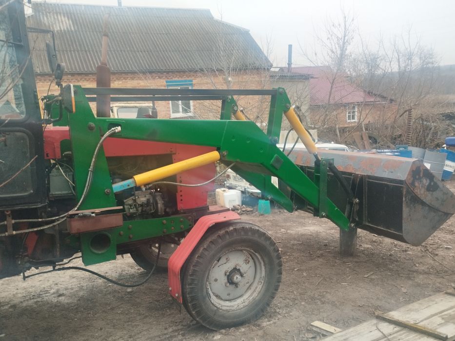 Навантажувач фронтальний КУН 4.2