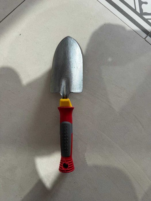 Transplantador de flores - pá manual Outils WOLF para terrenos duros