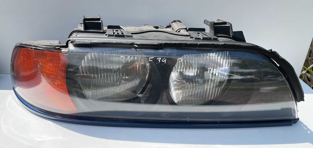 BMW Seria 5  E39 Lampy przód prawa , lewa. HELLA