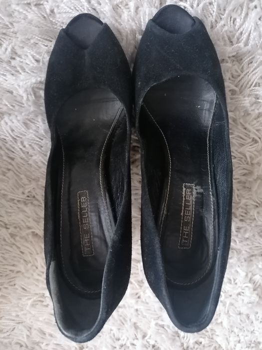 Sapato em camurça preto