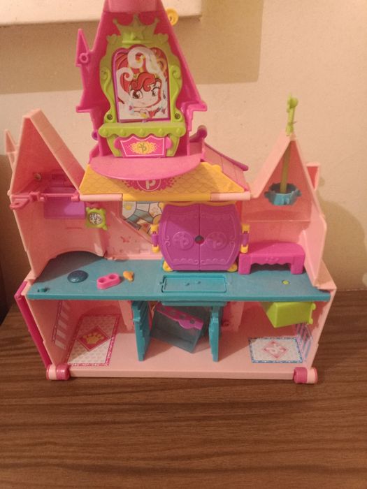 Castelo das pinipons muito pouco usado