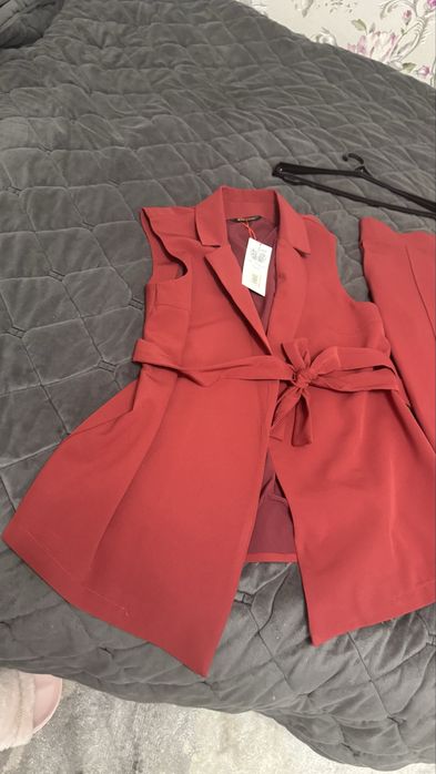 брючний костюм бордо