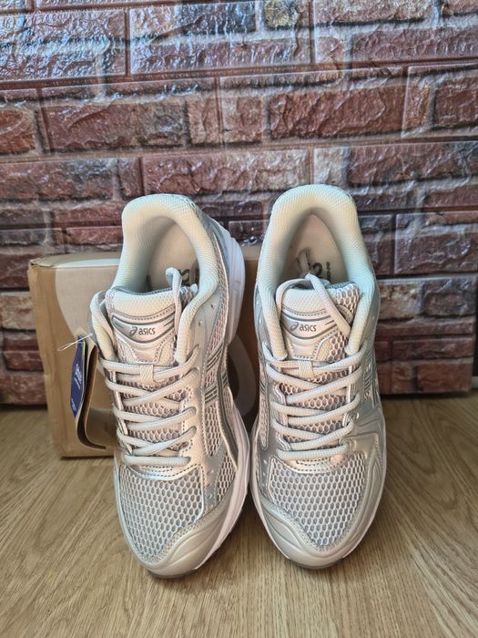 Buty białe Asics 42 Eu nowe