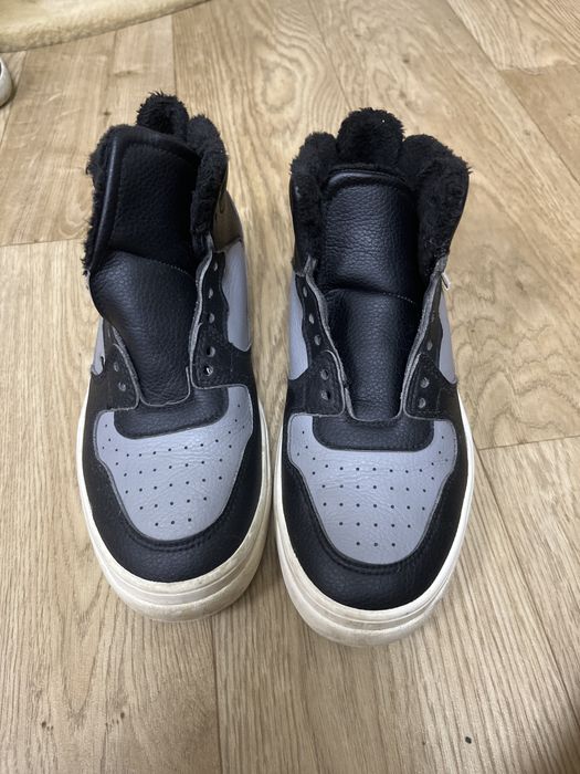 Кроссовки серо черные похожие на джорданы