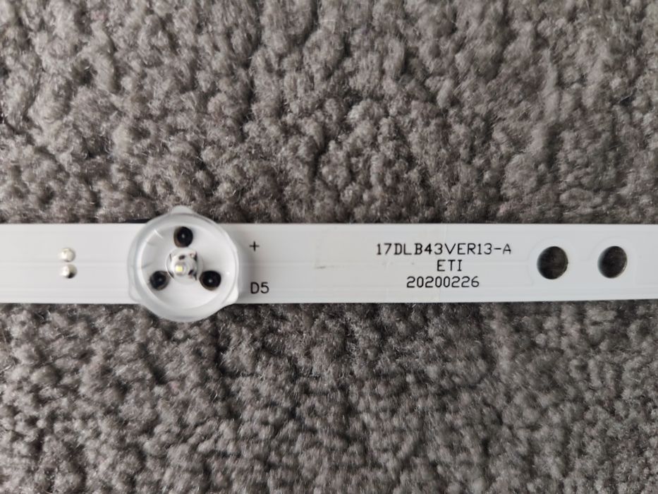 Hyundai 43" p/ Peças (Ecrã Partido) + Kit Réguas LED Extra