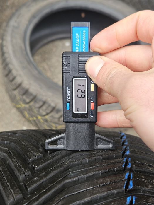 Шины БУ 235 40 R 19 Michelin cross climate 2 комплект всесезон