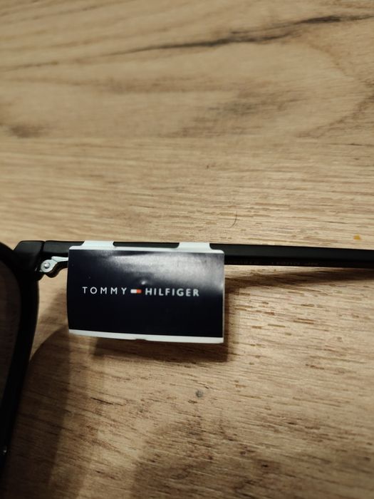 Okulary przeciwsłoneczne Tommy Hilfiger