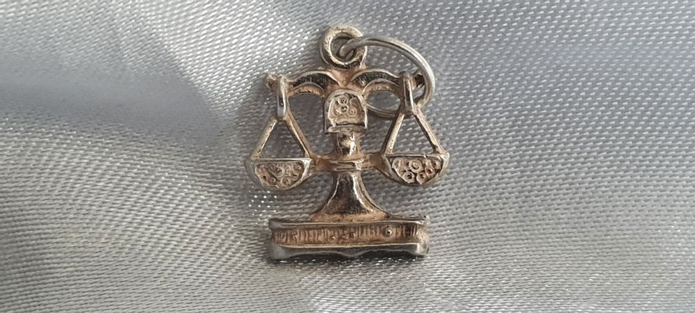 Зелёный гранат , украшения.