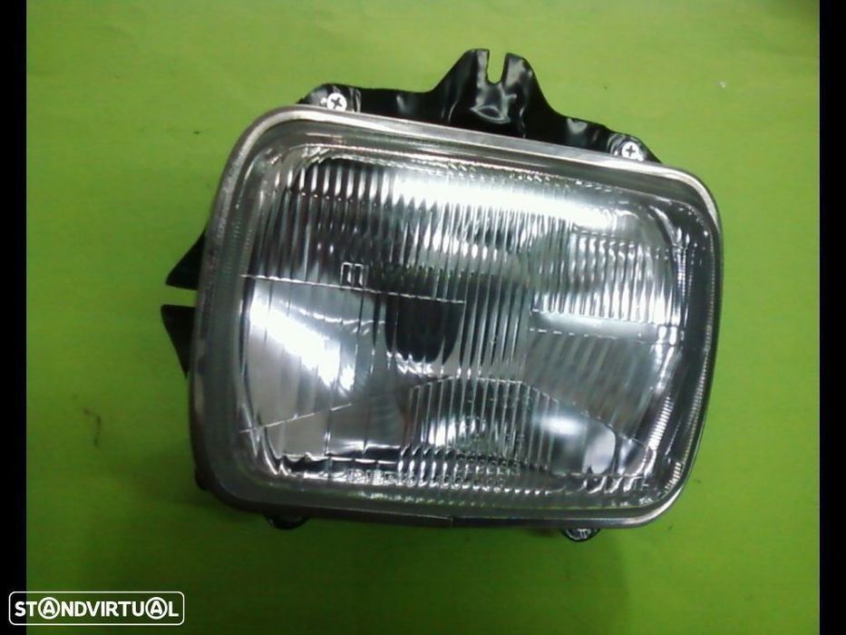 farol frente Toyota Hilux LN56 LN85 (NOVO)