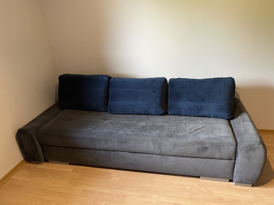 Sofa rozkladana z funkcją spania + poduszki