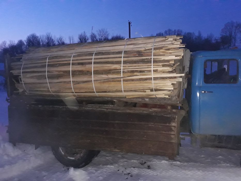 Дрова кубіки горбиль обрізки відходи з пилорами