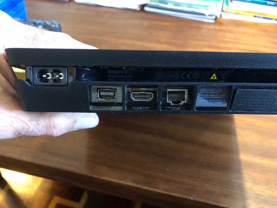 Playstation 4 em excelente estado, Comando e capa de comando.