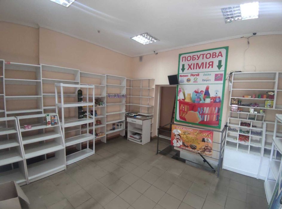 Продається комерційне приміщення по вул. Підзамче (біля заправки ОККО)
