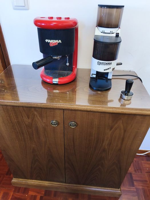 Máquina e moinho de café  expresso