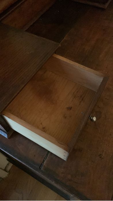 Cómoda antiga em Madeira de Carvalho