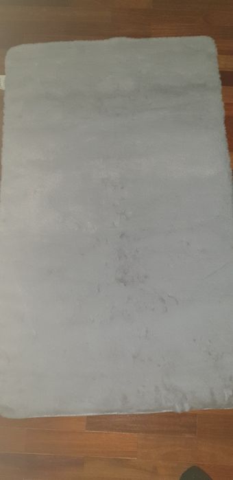 Tapete cinzento novo